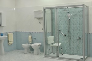 Sedia da doccia per disabili | Docciatime.it trasforma da bagno in doccia in sole 6 ore
